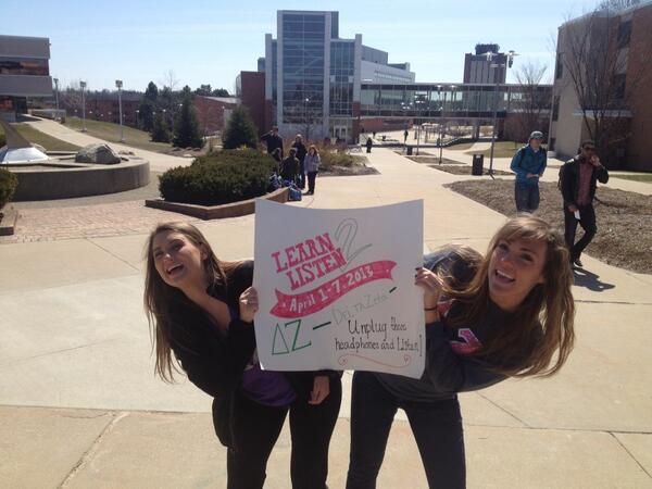 DeltaZetaWMU's tweet photo. We love learning to listen! Let DZ tell you about noise induced hearing loss! #DZLearn2Listen @DeltaZetaNatl 💚🔊👂💕 http://t.co/Swgi8bMvAz