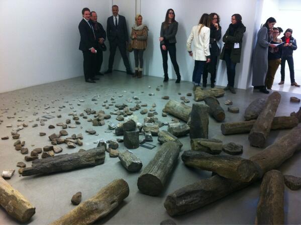 ab0utblank's tweet image. Vernissage @kamelmennour pour l'expo d'Alicja #Kwade intitulée #Gegenwartsdauer, le hashtag le plus inutile qui soit