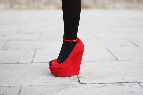 Yo Amo Los on "#Plataformas rojas! AMO!!! #shoes RT http://t.co/XmfL2iCMMM" Twitter