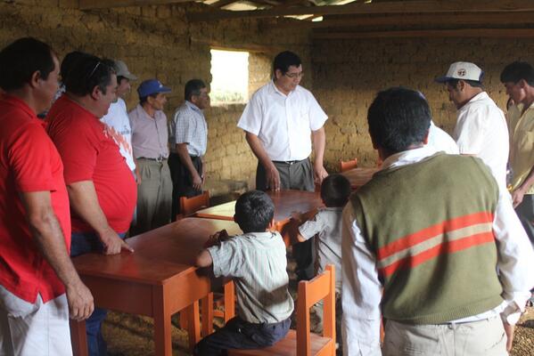 mpj2012's tweet image. ING. GILMER FERNANDEZ ROJAS ENTREGO MOBILIARIO ESCOLAR A INSTITUCIÓN EDUCATIVA DEL CASERÍO LAS NARANJAS EN PUCARÁ