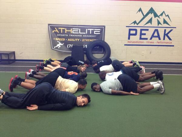 RyanBowers22's tweet image. Hey @SeanLowe09 all the ball players at ATHELITE are doing the new MergaLowe stretch!!
