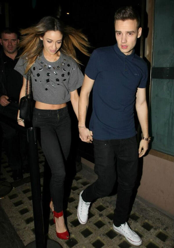 1Dfbpages's tweet photo. Liam y Danielle ayer saliendo de un club en Londres -Liz http://t.co/2N4nWZawv7