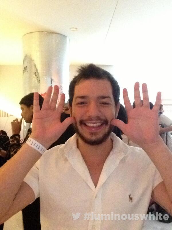 luminouswhitebr's tweet photo. Estive no lounge #luminouswhite #spfw @twitterbrasil http://t.co/tFuDHPhaUG