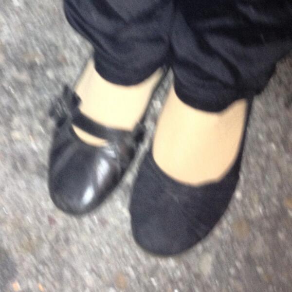 Ronciya's tweet photo. #basadoenechosreales @Blankitabh 
Coger las manoletinas pa cambiarte los tacones en medio de la noche y… http://t.co/k5w562p3r3