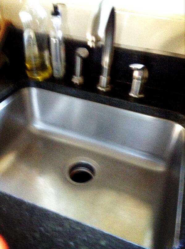 callandaniel's tweet photo. The kitchen sink #marchphotochallenge http://t.co/AUkMDCjEhT