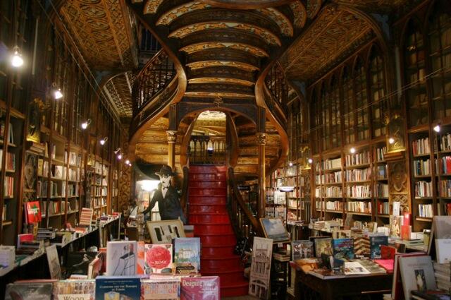 未来 世界最古の本屋さんは いまでもハイセンス ポルトガルのlivraria Bertrane店 Http T Co Lveoghoomk Twitter