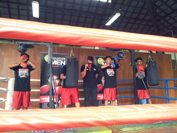 afikikuk's tweet image. Punch it!! @GarnierManId #SmartBoxing