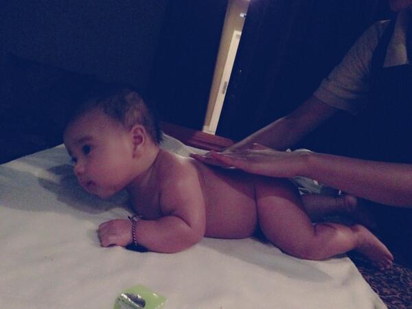 nandakinan's tweet photo. Keanu udh gak nangis lg kl massage @momnjospa ☺ http://t.co/XkQhdGjENi