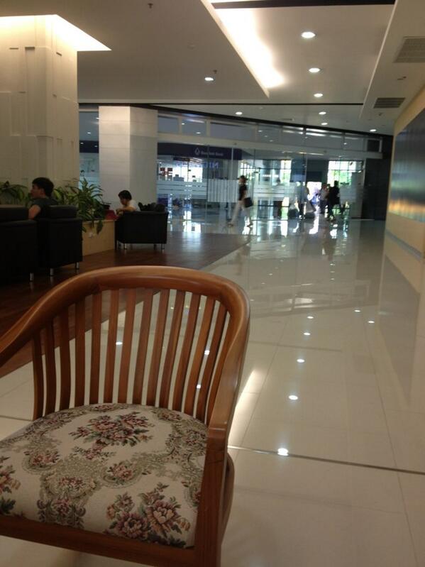 DMNnightmare's tweet photo. #dubdib:  at : อาคารบุญชนะ อัตถากร นิด้า

ง่วง ZZzzz... http://t.co/rlQ8HPqruw