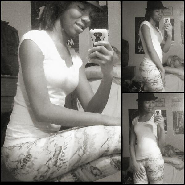 PrettyBrown_MF's tweet photo. I look good in black &amp;&amp; white to http://t.co/ZSYUzaCd77