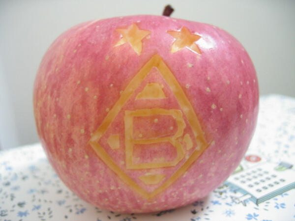 fefvono's tweet photo. Die Skulptur für Borussia Mönchengladbach. #Borussia #Gladbach #VfL #Fohlenelf http://t.co/mgasAGJ2JT