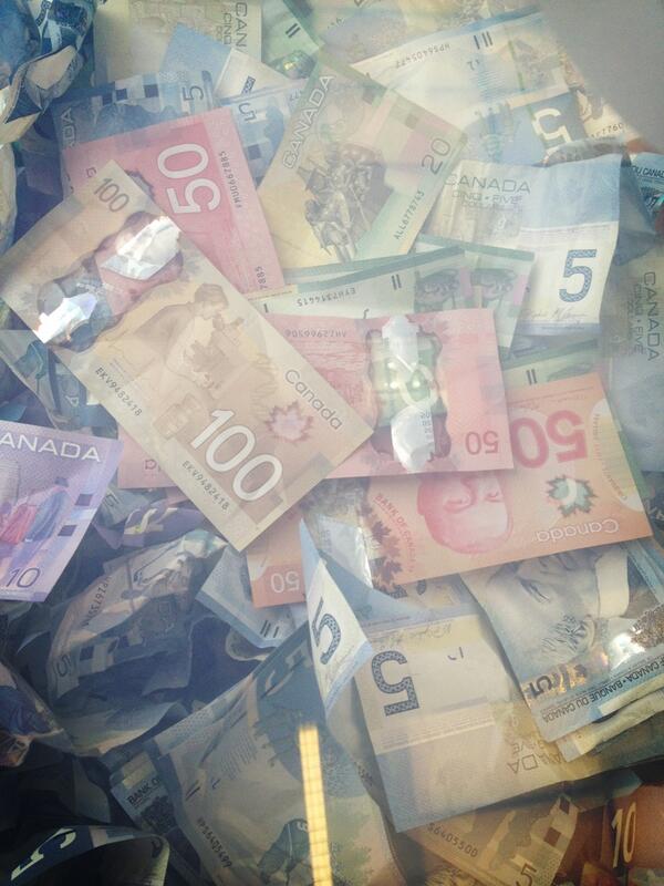 Gregcarrasco's tweet photo. Here is another shot of the #bigpileofcash that one of you will own in a little less than a week.

#horseshoe http://t.co/FwL9x9TDi3