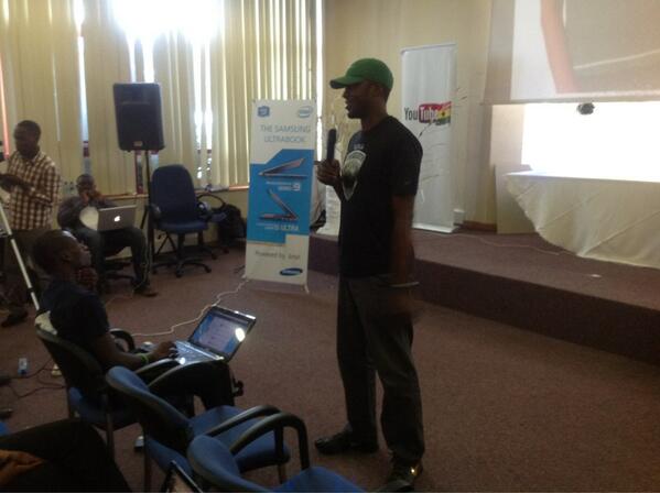 gamelmag's tweet image. Lanre of Google leading Social Media 101 session. #Blogcamp13