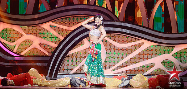 StarPlus's tweet image. .@TheShilpaShetty gave a  Super Se Uparr, Hawa Tight &amp;amp; Full-on Entertaining performance. RT if you agree! #NachFinale