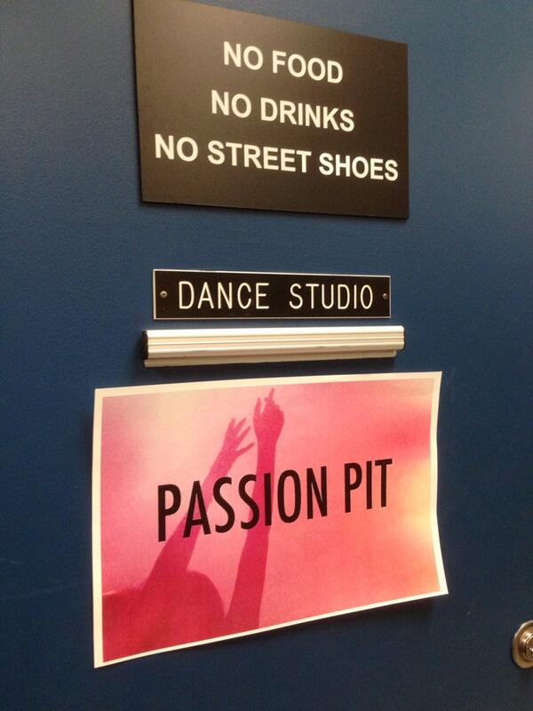 JacobLuftglass's tweet photo. @passionpit dressing room set up complete #Davidson http://t.co/DGi2a355OS