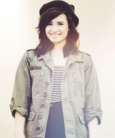 violet_michii's tweet image. Demi lovato &amp;lt;3 My Idol :)
#DemiLovato #HeatAttack #MyIdol #SoProud #perfection #JustPerfect #StayPositive #StayStrong