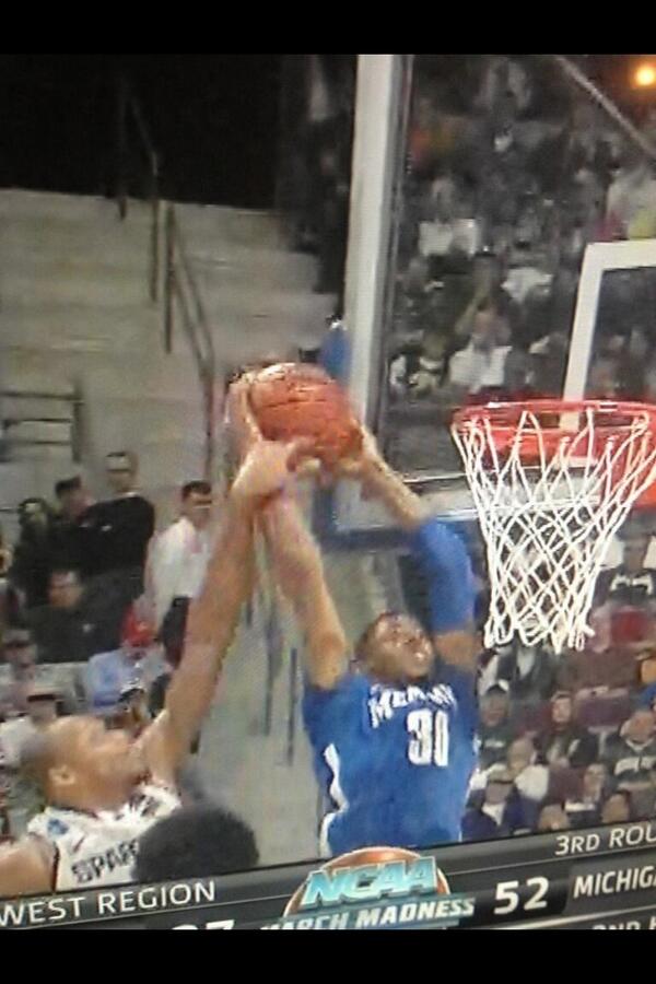 901Jeff's tweet image. I think this should be s foul, what do you think?