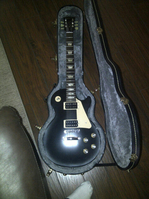 paps95's tweet photo. Picked up my very first gibson today! :)  @gibsonguitar http://t.co/9XylOHV9Xl