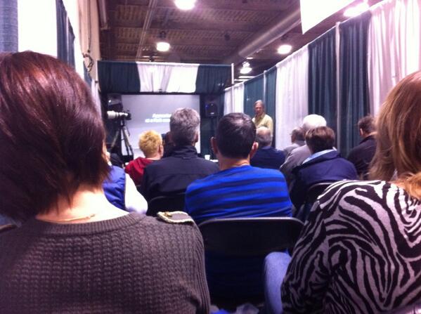 odutrephoto's tweet image. Listening to #Jeff Bingham talking about wildlife photography for @thecamerastore @OutdoorAdvShow #wickedstuff!