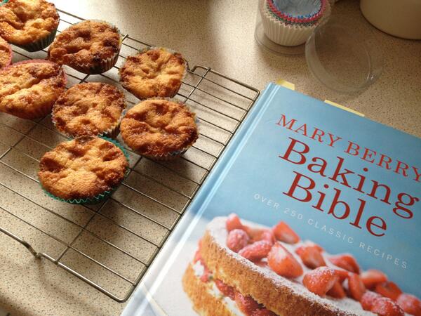 glaslyn's tweet image. After garlic focaccia wifey ignored Mary with own recipe honeycomb cakes #ReallyNotHelping Day82 #MyYearInPhotos2013