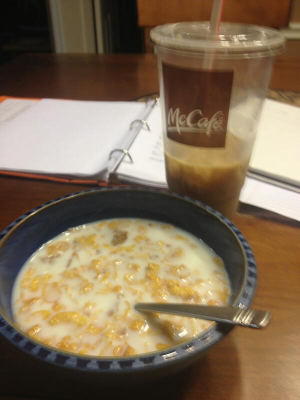 meeshelle7's tweet image. Just a casual breakfast meal at 10:30 at night #babysiting #twotests #sotired