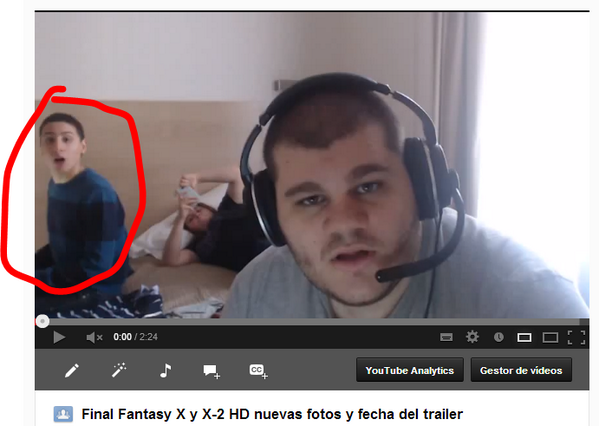 AngelySaras's tweet photo. @elyas360 Elyas hijo, ¿Qué te pasa en éste vídeo? XDDD http://t.co/fK7LZfIvvu