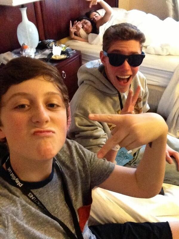 jcwithjelly's tweet photo. They're in bed together again http://t.co/W0VJyBkgNL