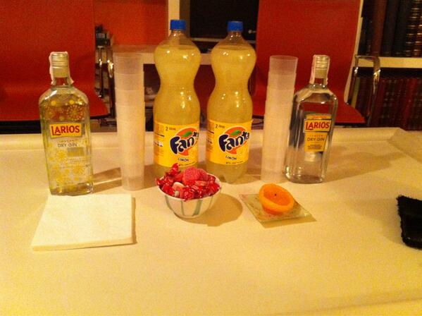 Carolinasd15's tweet photo. Todo preparado para esta noche, cortesía de @belenprg  gracias. 😊😊😊 http://t.co/AzbbXlI63h