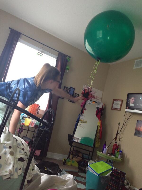 Cristel1221's tweet image. #firstworldprobz "I am NOT leaving this bed" 😂