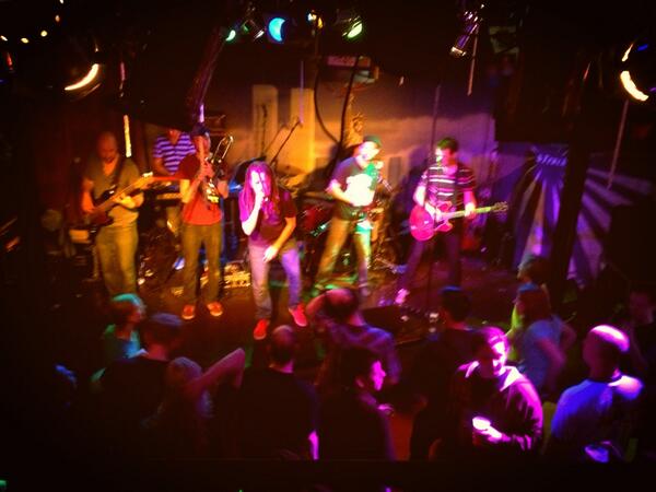 BroodjeBazz's tweet photo. Jieehhaaahh! Een groot feest in PIJNACKER!!! #bazzookas http://t.co/6LnJISLuL4