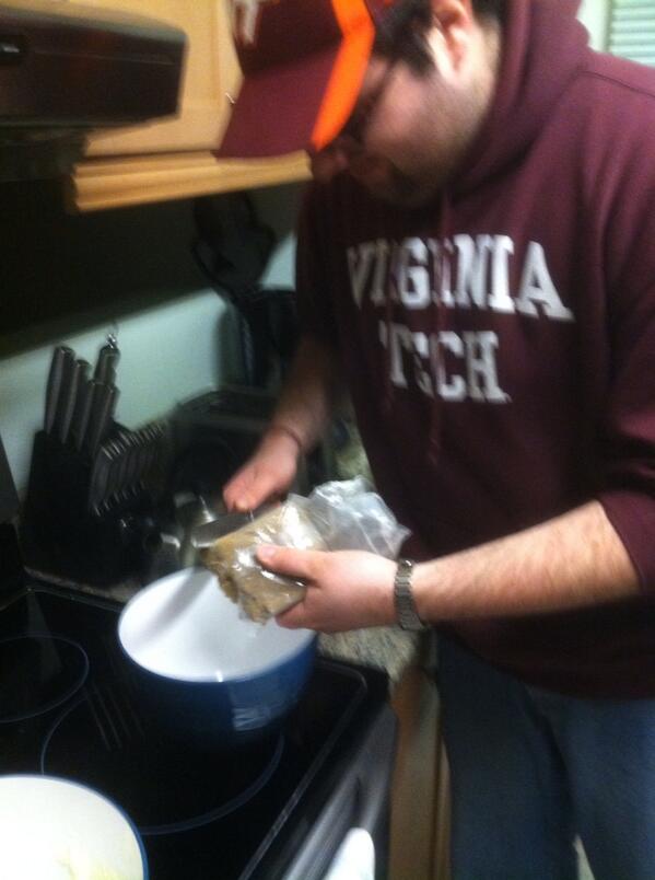 KTLeach14's tweet image. Innovation at its finest... @tdwhaley is cutting the rock hard brown sugar. #bakingstruggles