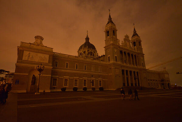 earthhour's tweet photo. Enjoy the night sky, enjoy our breathing planet #EarthHour 2013  Photo ©Jorge Sierra-WWF http://t.co/HryKMz4aev