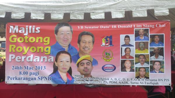 ecah_yam's tweet photo. Gotong royong @relamalaysia @RELA_PETALING @ezmanSL http://t.co/Pz1P0SFOf5