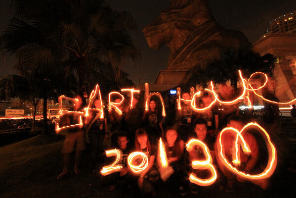earthhour's tweet photo. West Coast #USA #Canada #Vancouver - are you ready for this #EarthHour 2013? http://t.co/YRjPNMPyg2