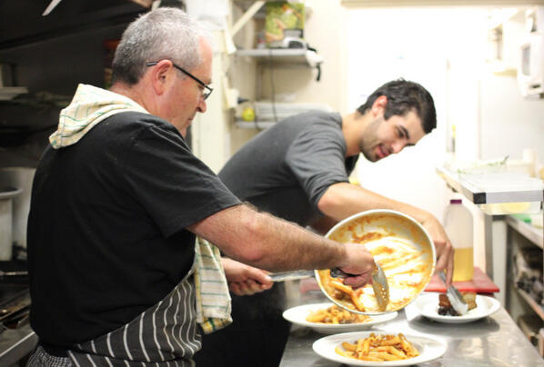 Geppetto_1981's tweet photo. Father and son taking control of the kitchen @ lunchtime...#rigatoni #ragu http://t.co/fymAHymZ8o