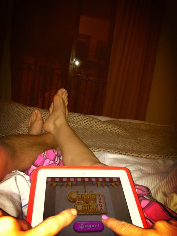 Crudeando Post-Boda!!!!! <a href="/cjmurguia/">Carlos Murguia</a> <a href="/susanahinojosa/">Susana Hinojosa</a> esperando por vidas #CandyCrush con <a href="/roxcastellanos/">Rox Castellanos</a> #mty