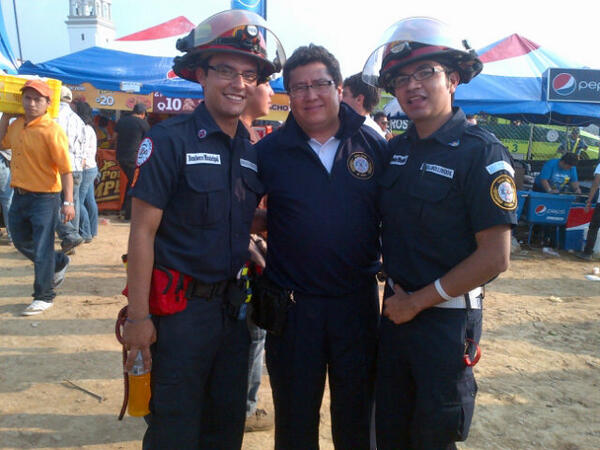 DrScalpel_GT's tweet photo. Los Médicos del CBM siempre prestos a servir en el concierto de Ricardo Arjona en Guatemala @JDFA91 @amollinedoh http://t.co/GzFvIsdAsg