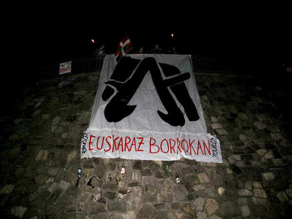 ernaintx's tweet photo. Euskara bihotzean eta mingainean !! http://t.co/BAZyZ1gqct