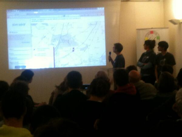 iledefrance's tweet photo. #hackidf2030 L'équipe 6 présente Sim sdrif : outil pédagogique sur le #sdrif, clin d'œil à Sim city http://t.co/HOGe7030f3