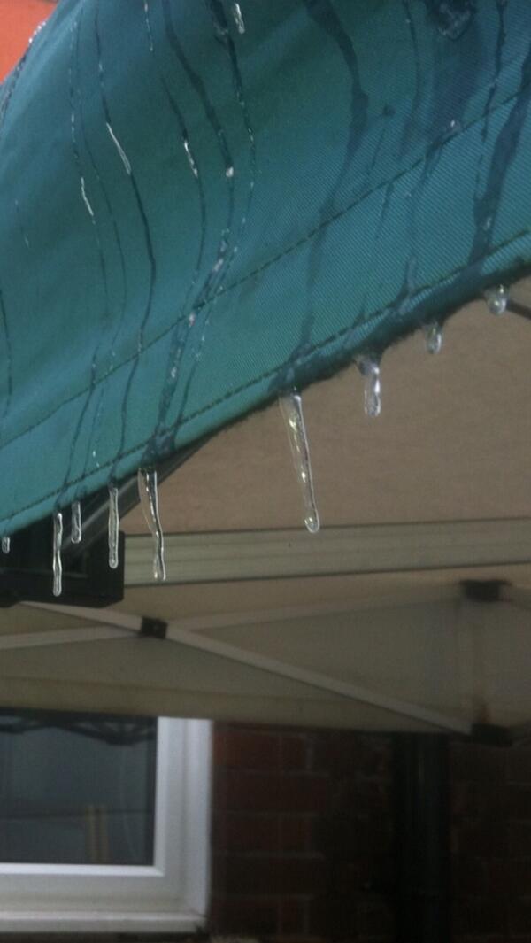 HPShellfishCo's tweet image. Well cold at #QueensPark icicle's on the pop up stall Thanks to all who came down we appreciate it @Londonfarmers