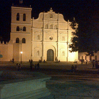 eddypaz1's tweet photo. @DiarioLaPrensa Comayagua Colonial les espera en esta semana santa... http://t.co/ZtUb4sWh7c