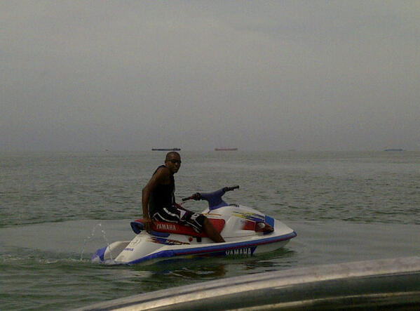 michaelizeit's tweet photo. Doing our thing on a Sunday morn #liquidadrenalintt #wakelife http://t.co/vcPpTl8OKb