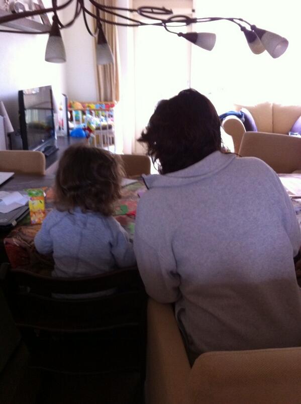 michel_kramer's tweet photo. Mijn meisjes aan de knutsel ❤ http://t.co/O5XciGVUHN