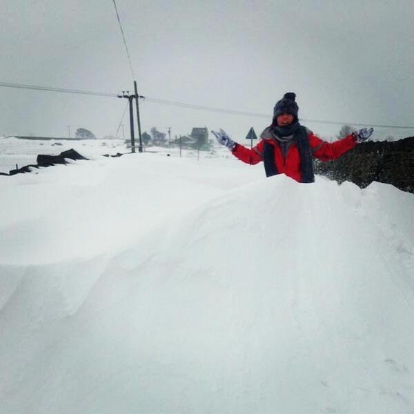 ConnellGemma's tweet photo. Didn't no I had moved to Iceland this snow is mental #beyondajoke #neverseenanythinglikeit #uptomychest http://t.co/DlCiEcsahw