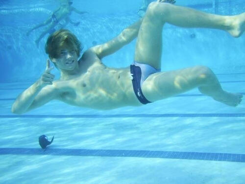 I_Waylon's tweet photo. Can't wait to do this at the pool :P http://t.co/XjChYHFsIn