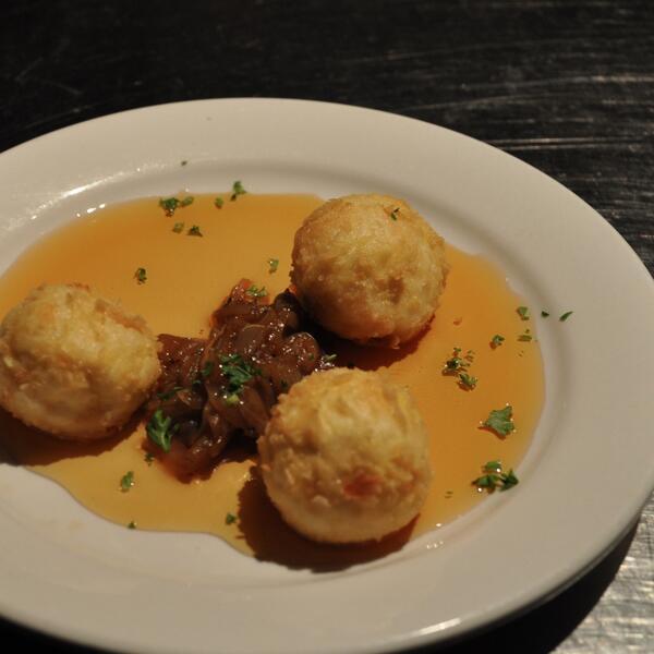 21StepsWhistler's tweet photo. Do you know what accompanies the Goat Cheese to make this dish so delicious? #Whistler #21Steps http://t.co/i5pdGI2GEY