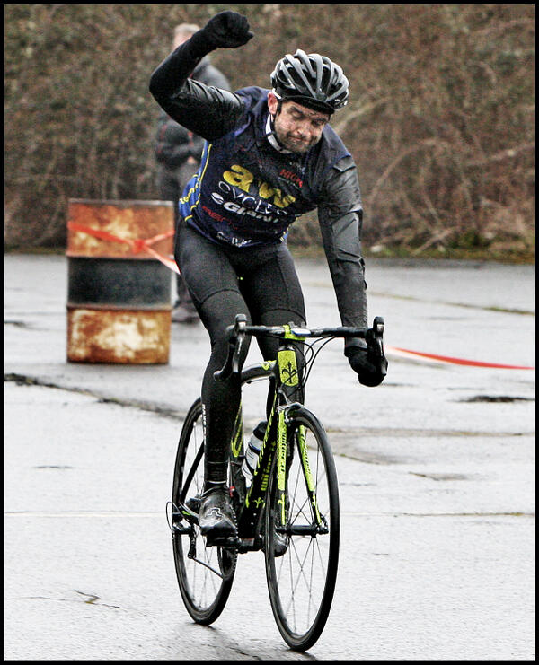 Ludgershall series11 #win. With thanks to a great set of @awcycles team mates @Cycling_Henry @Martyvelo #cycling