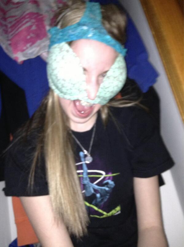 mirmunda's tweet image. Did I put it on right? #thongandbra #pubertyproblems