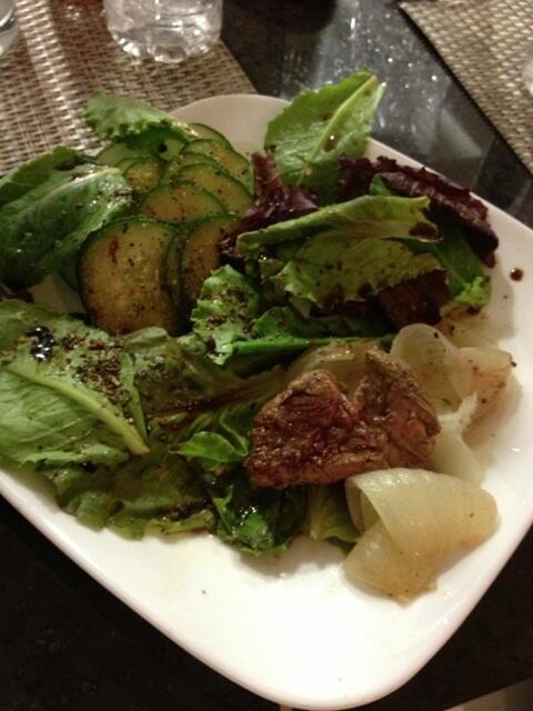 SaschaFitness's tweet photo. Comida 7: 60g de lomito,pepino con lechuga y balsamico/especias #contestprep #competencia #npcbikini13 #TeamBodyTech http://t.co/lFtMtWvjEi