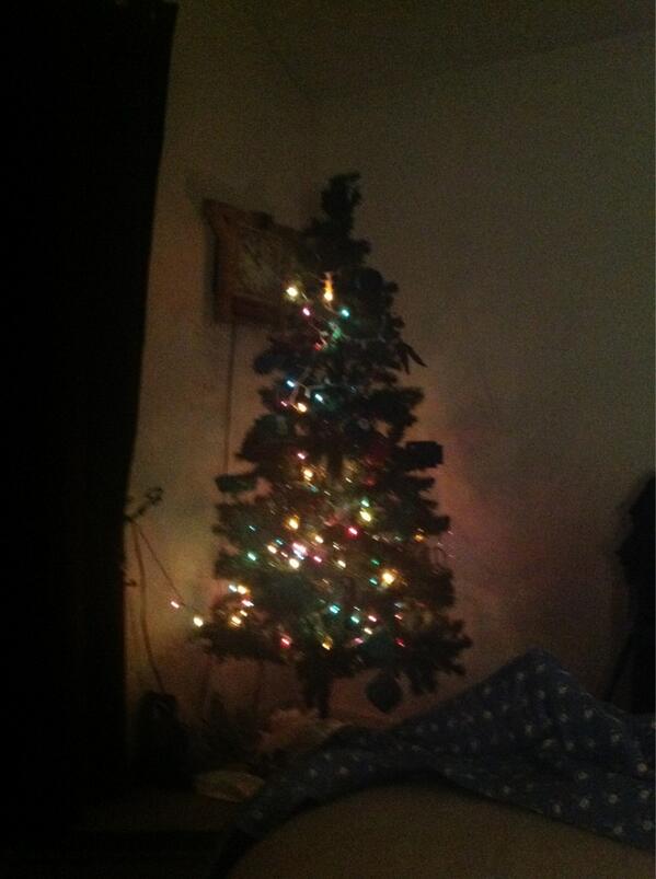 AuggieWard's tweet photo. Christmas tree http://t.co/eMoMynAGvi